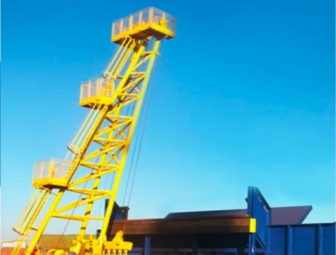 Hilo type crane